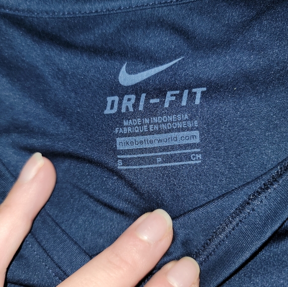 Women's Nike tee - Picture 2 of 2